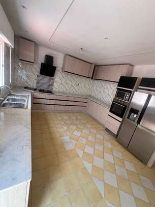 Jolie villa F7 avec piscine aux Almadies image 9