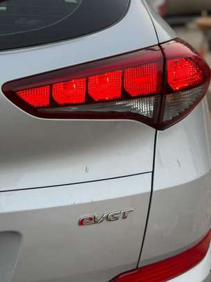 Hyundai tucson 2017 image 4