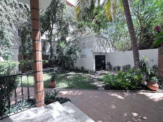 Villa avec piscine et jardin à louer à point E image 10
