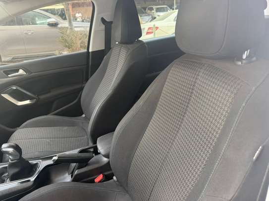 Peugeot 308 2018 image 9