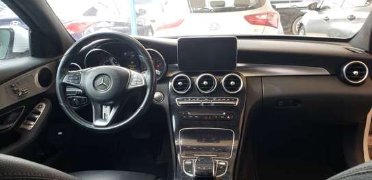 Mercedes C300 4matic image 10