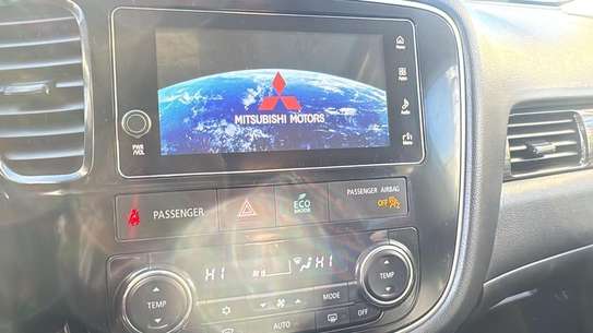 Mitsubishi Outlander image 10