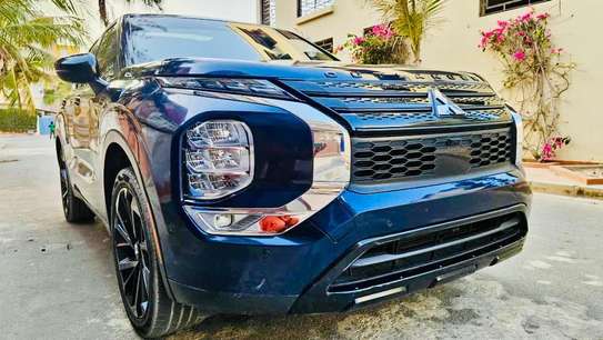 Mitsubishi outlander 2022 image 2