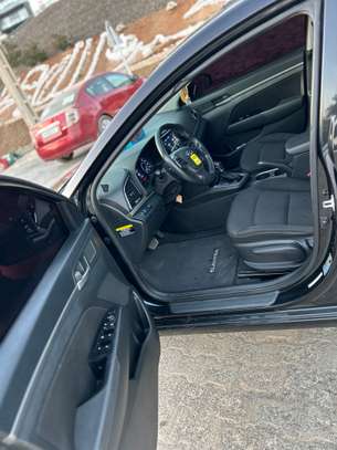 Elantra 2018 image 10