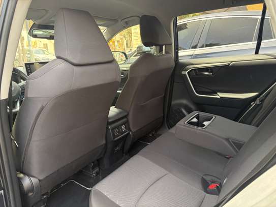 Toyota RAV4 hybride SUV 2022 image 6