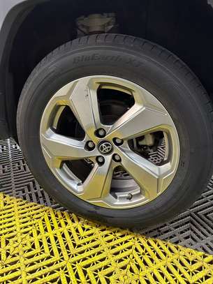 2020 TOYOTA RAV4 image 9