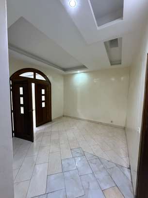 F4 À LOUER image 4