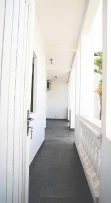 Villa 4 Chambres à Louer – Almadies, Résidence Sécurisée image 9