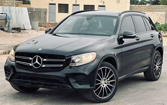 Mercedes-Benz GLC 300 AMG Pack image 2