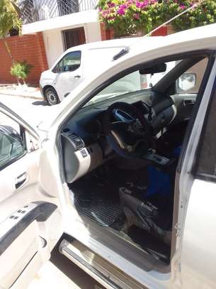 Mitsubishi L200 image 9