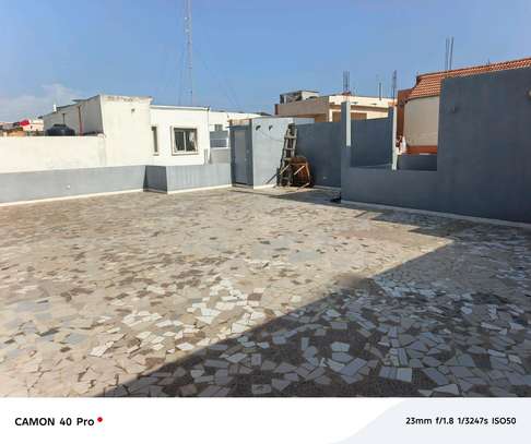 Sacré cœur appartement de type F4 à louer avec T privée image 6