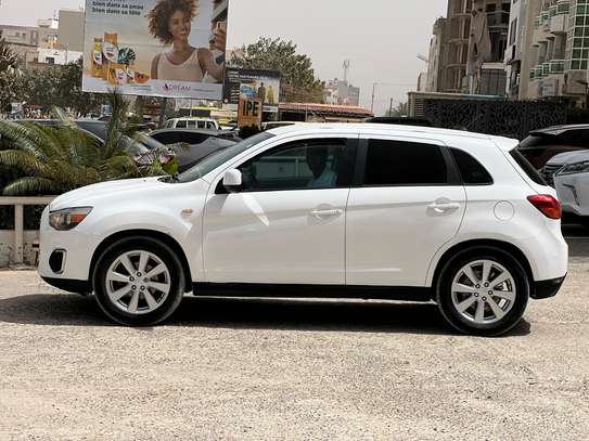 Mitsubishi OUTLANDER image 3