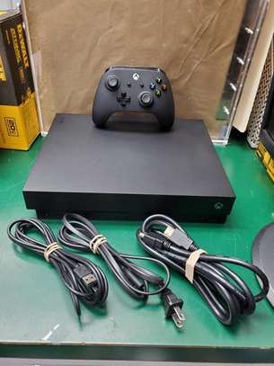 XBOX ONE X 1To 4K+  Game pass 6Mois image 1