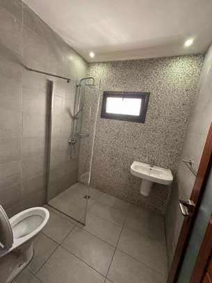 Appartement f4 à louer à Yoff Onomo image 5