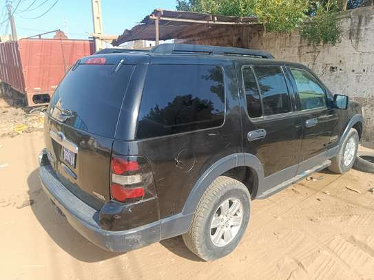 Ford explorer image 3