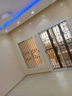 *À LOUER –Villa +2 à Ouakam camps GAS*. image 1