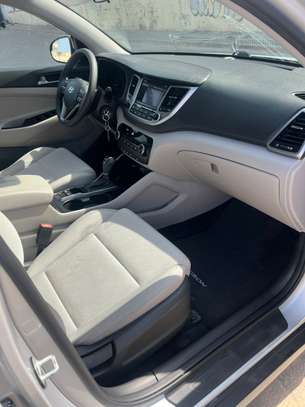 Hyundai tucson image 4