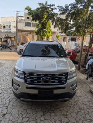 Ford Explorer image 4