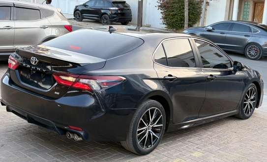 Toyota Camry 2021 faible kilométrage image 4