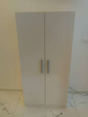 Armoire deux battants blanche en bois tres solide image 1