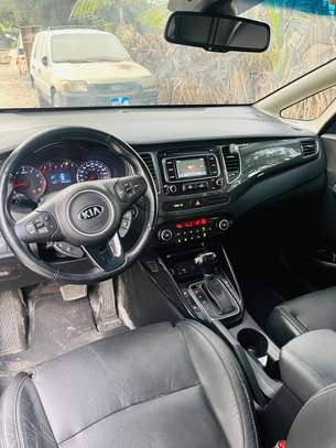 Kia rondo image 7
