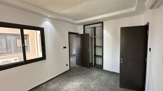 Duplex 4 chambres salon neuf aux Almadies route King Fahd image 9