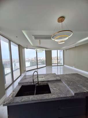 F4 3 chambres salon aux almadies vers king fath palace image 8
