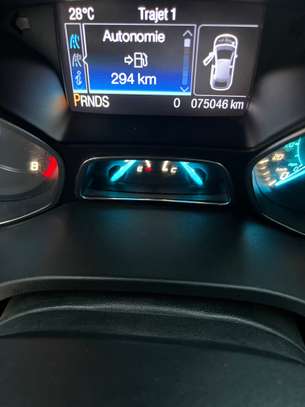 Ford SUV compact blanc faible kilométrage image 4