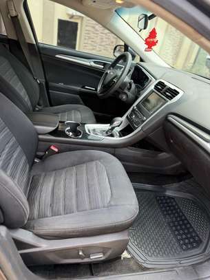 Ford Fusion SE image 2