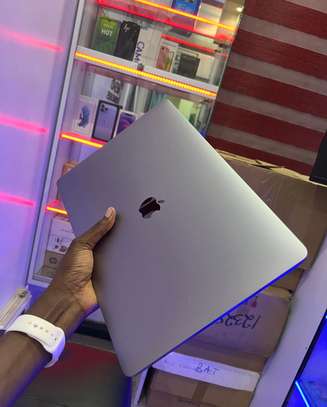 MacBook Pro i7 2018 15 inch image 2
