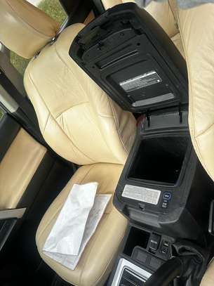Toyota Prado VX image 9