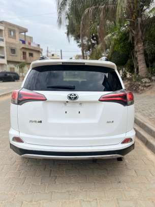 TOYOTA RAV4 XLE image 5