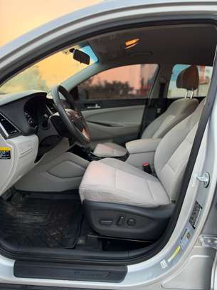 HYUNDAI TUCSON 2018 image 9