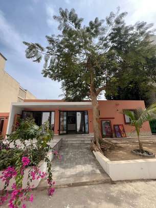 Villa Basse à louer au point E image 1