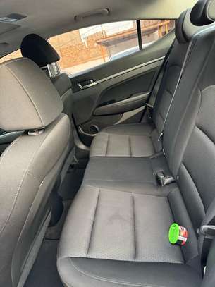 Hyundai Elantra image 12