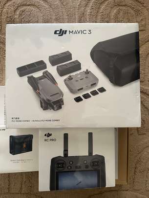 Pack DJI Mavic 3 Fly More Combo + RC Pro Neuf Scellé + image 1