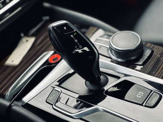 BMW 530i 2018 image 12