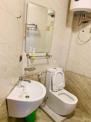 Appartement moderne avec piscine privée et jardin sécurisé image 5