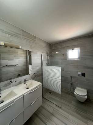 F4 de 210 m² à vendre à Fann résidence image 7