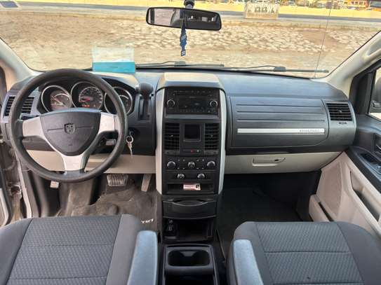 DODGE CARAVAN 7 places image 9