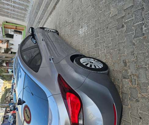 hyundai elantra image 1