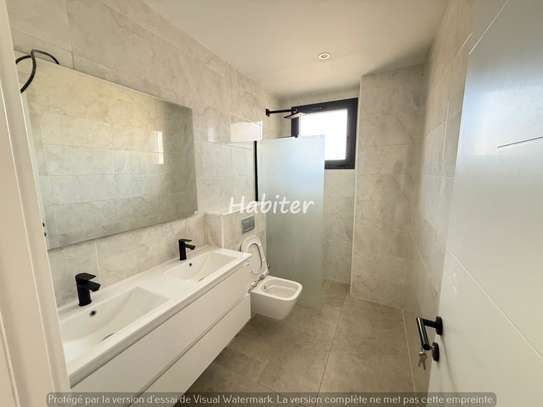Appartement de type F4 à louer au point E image 5