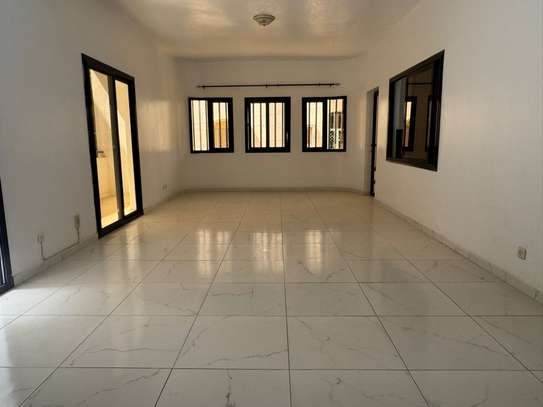 Villa F8 R+1 à Ngor-Almadies image 6