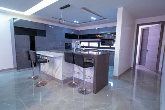 ''SHAPE'' F5 HAUT STANDING image 6