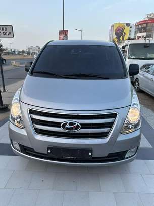 Hyundai Grand Starex 12 places Deluxe image 4