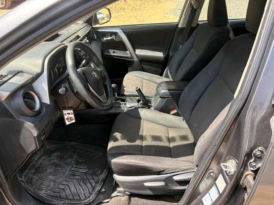 Toyota RAV4 2017 image 4