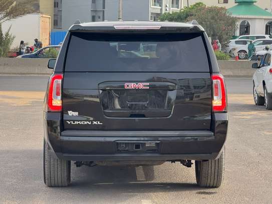 GMC YUKON XL image 14
