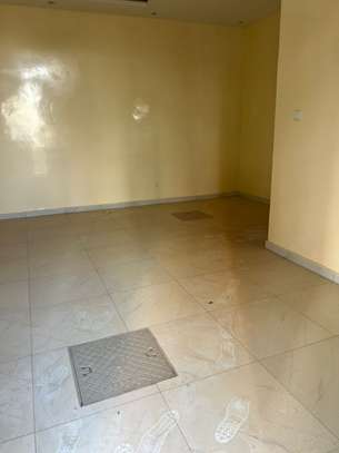 Magasin de 40 m2 à louer au rond-point Almadies 2 image 3