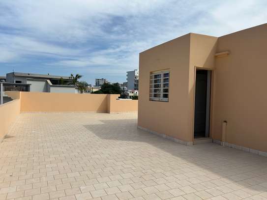 Grande villa aux Almadies pour habitation ou bureaux image 2