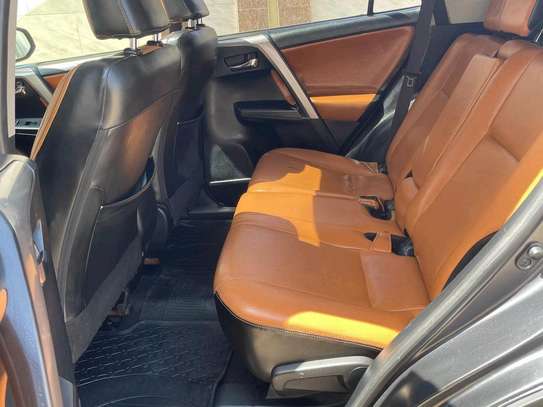 Toyota RAV4 image 2